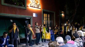 Una escultura iluminada de Jaime