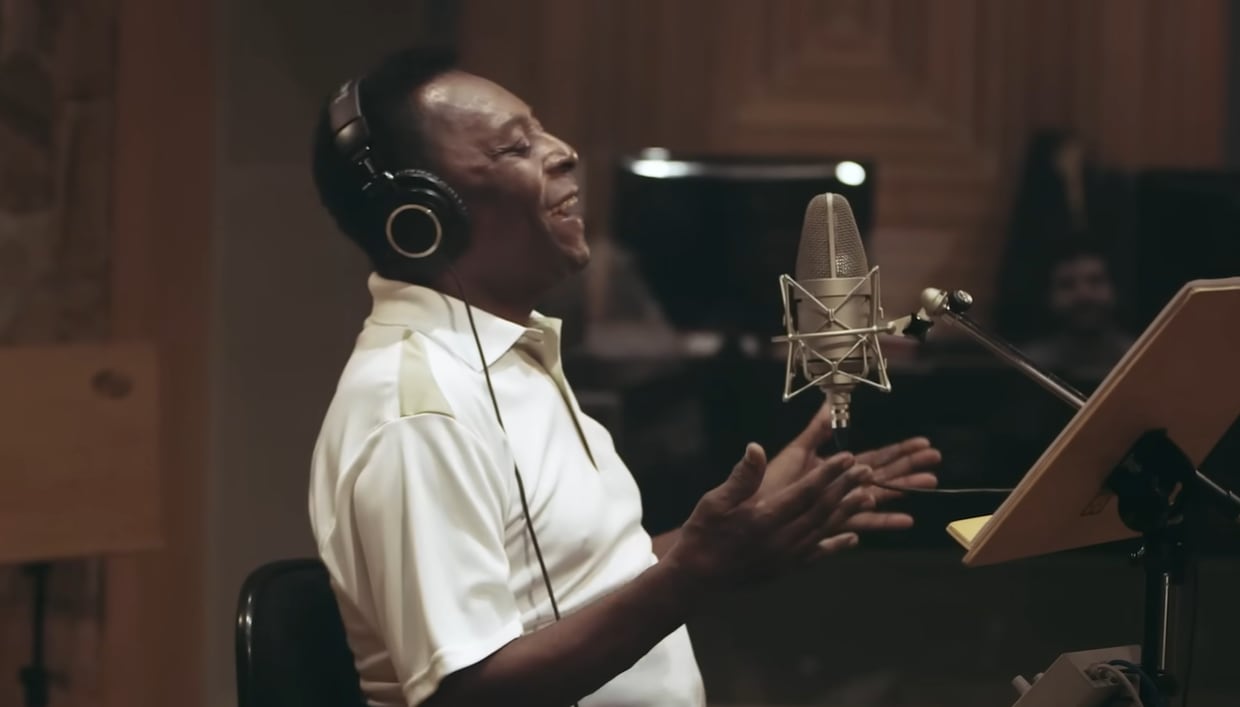 La Copa Mundial también registra antecedentes de futbolistas músicos, una tradición que incluye a Pelé, Slaven Bilić y John Barnes (YouTube: @PeleVEVO)