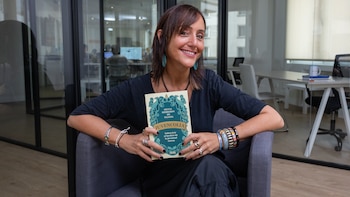 Silvia Herreros de Tejada, escritora de ‘Juvencolía’: “Ya no podemos parecer viejos, solo tener una edad indeterminada entre los 40 y los 70″