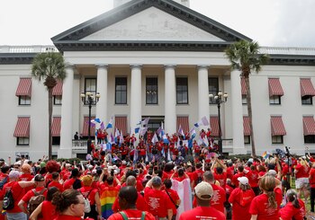 Protesta contra las políticas anti