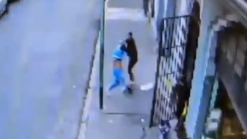 Preguntó dónde podía comprar drogas, no obtuvo respuesta y atacó a golpes a un hombre: fue condenado