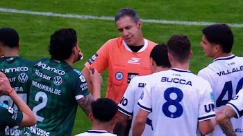 Pidieron la expulsión de Insaurralde por taparse la boca en Sarmiento-Independiente Rivadavia: la curiosa explicación del defensor