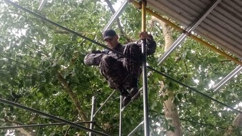 El penitenciario Díaz esposado al