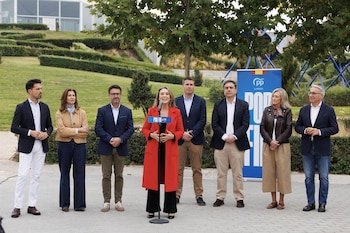 27/10/2026 29N.- Cuca Gamarra pide elegir "entre decencia o delincuencia" para dar paso "al cambio de España" liderado por Feijóo.
La cabeza de lista del PP de La Rioja al Congreso, Cuca Gamarra, ha asegurado que el próximo 29 de noviembre nos jugamos "las elecciones de mayor trascendencia desde el inicio de la Democracia" al haber "muchas cosas en juego" y tener que decidir entre "decencia o delincuencia". Llega el momento, ha dicho, "de la limpieza en los gobiernos ante tanta corrupción".
POLITICA ESPAÑA EUROPA LA RIOJA
JPEG/EUROPA PRESS