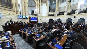 Tras escándalo de Matador en el Senado, podrían prohibir la presencia de “influencers” en el Congreso: “Entorpecen la labor legislativa”