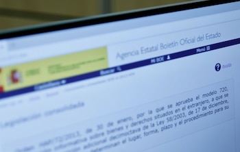 Imagen en una pantalla de ordenador de la orden emitida por el BOE, que aprobó en 2013 el Modelo 720, de declaración informativa sobre bienes y derechos situados en el extranjero. (Cézaro De Luca - Europa Press)