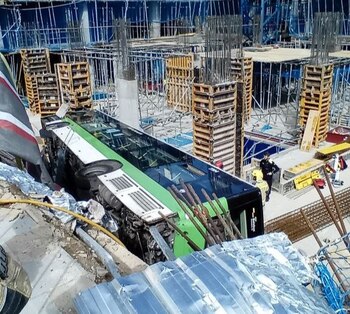 Imagen del vehículo accidentado (Bomberos