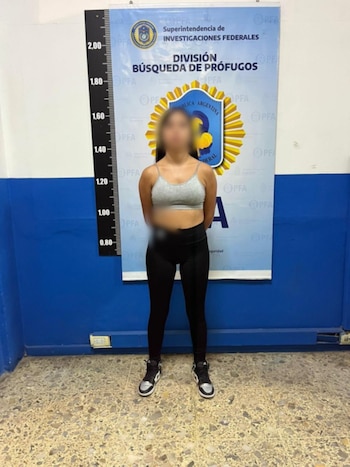 La mujer prófuga, acusada de