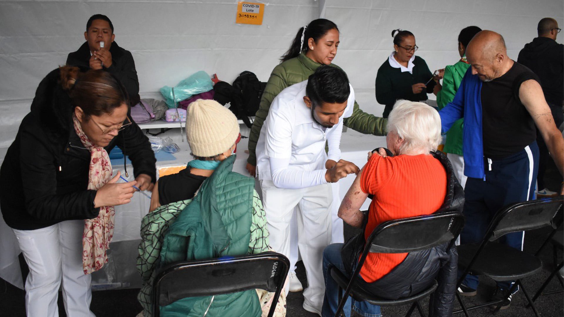 Los investigadores destacaron que la utilidad de la dosis 2024 2025 sigue siendo clara, ya que reduce interrupciones familiares vinculadas a emergencias pediátricas (X @SSalud_mx)