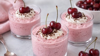 Mousse de cerezas, el postre refrescante con el que triunfarás este verano