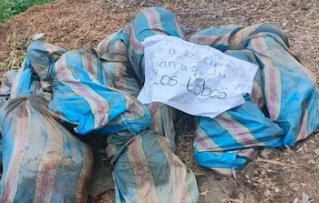 Los cuerpos de los jóvenes desaparecidos y el mensaje atribuido a Los Lobos.