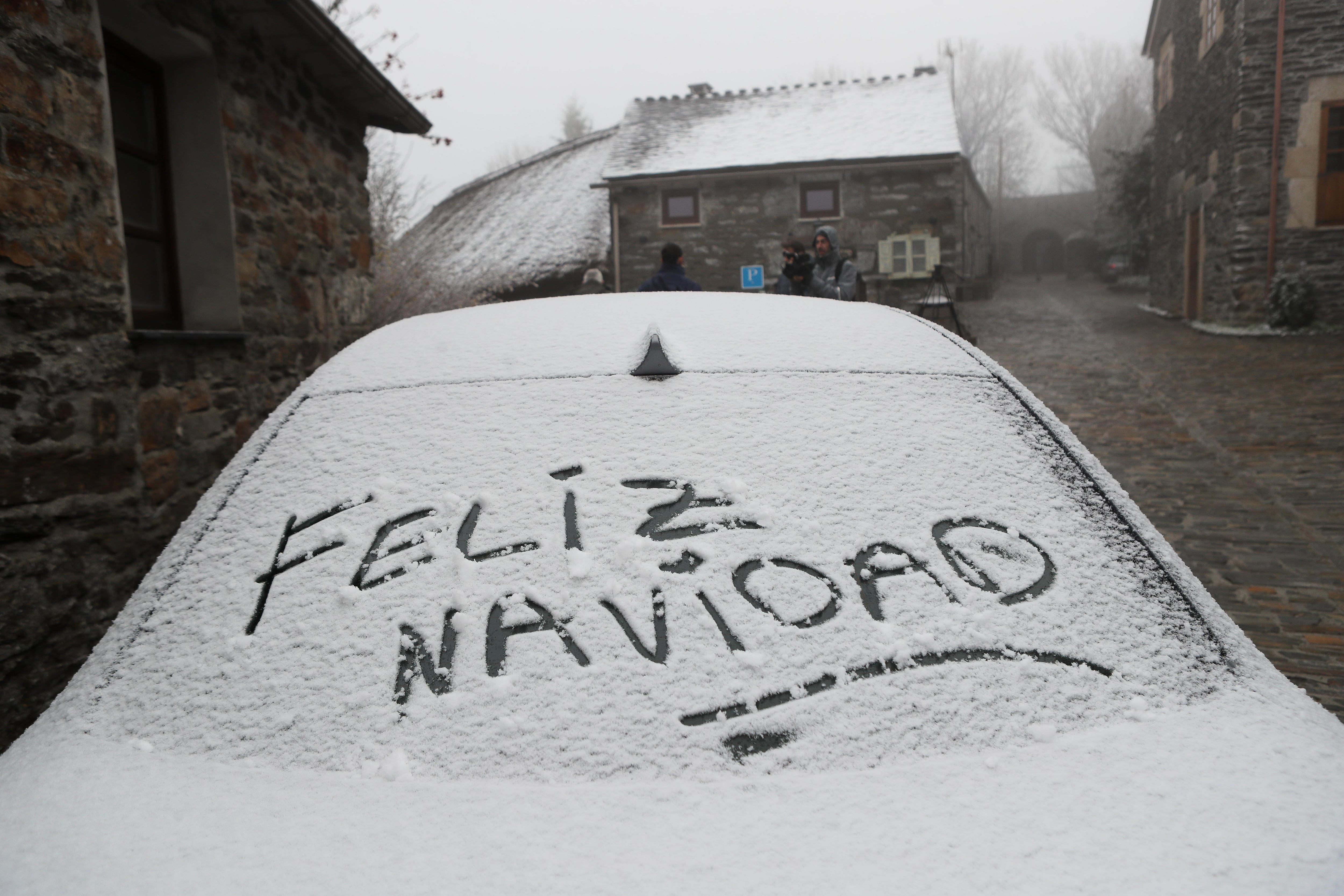 Invierno llega con fuertes nevadas y avisos en casi todo el país