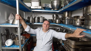 El chef José Andrés destina más de 860.000 euros a pequeños negocios de alimentos afectados por el terremoto en Colombia