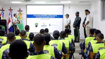 La DIGESSETT priorizó 23 centros educativos del Distrito Nacional con medidas de señalización, organización del tránsito y zonas de ascenso y descenso. (Cortesía: Dirección General de Seguridad de Tránsito y Transporte Terrestre)