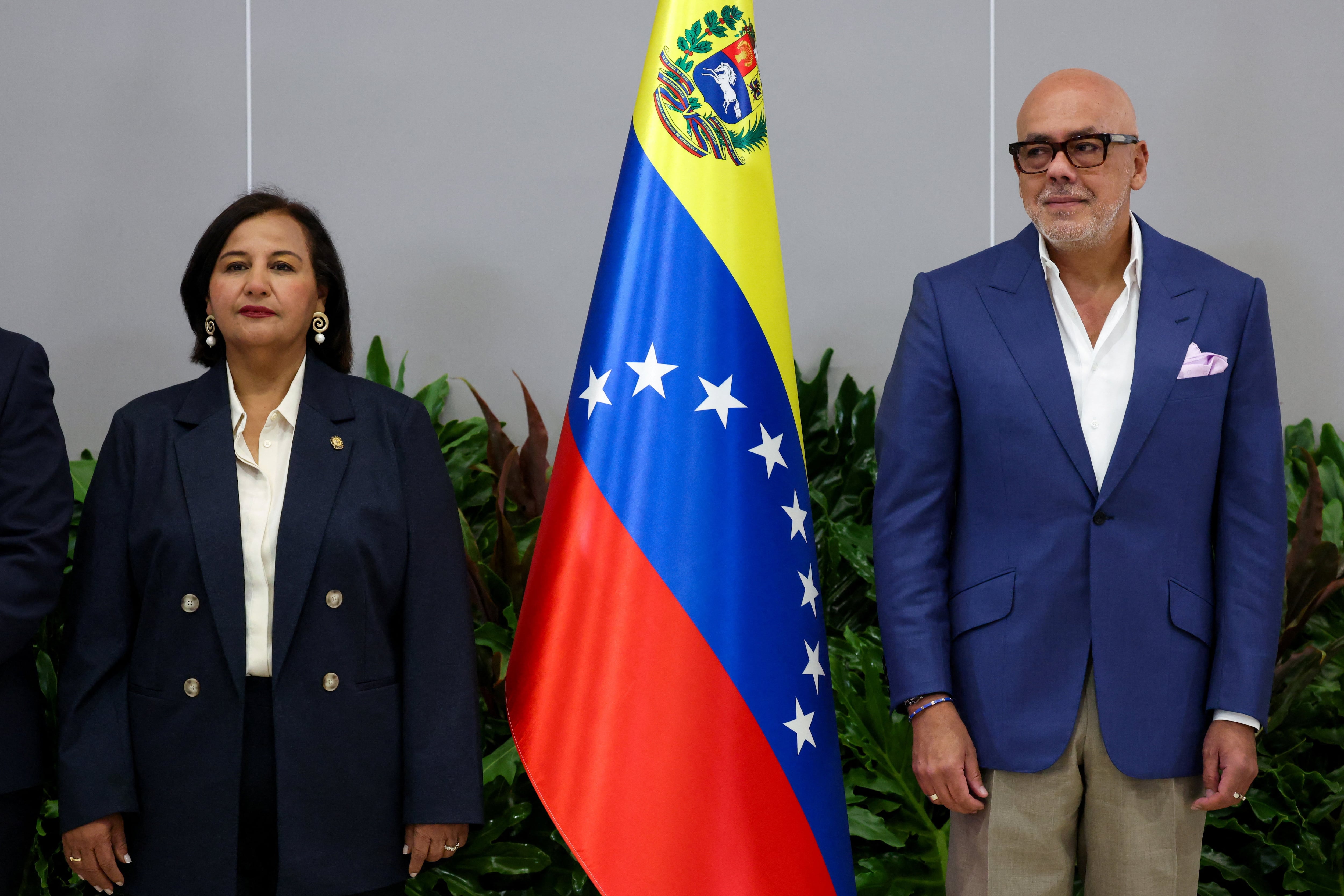 El presidente de la Asamblea Nacional de Venezuela, Jorge Rodríguez, y la exdiputada de la oposición, Dinorah Figuera, asisten a la sesión inaugural del diálogo nacional en Caracas, Venezuela, el 6 de agosto de 2026. REUTERS/Leonardo Fernandez Viloria