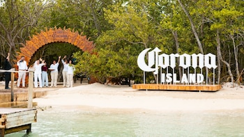 Cómo es la isla colombiana que propone desconectarse del turismo masivo