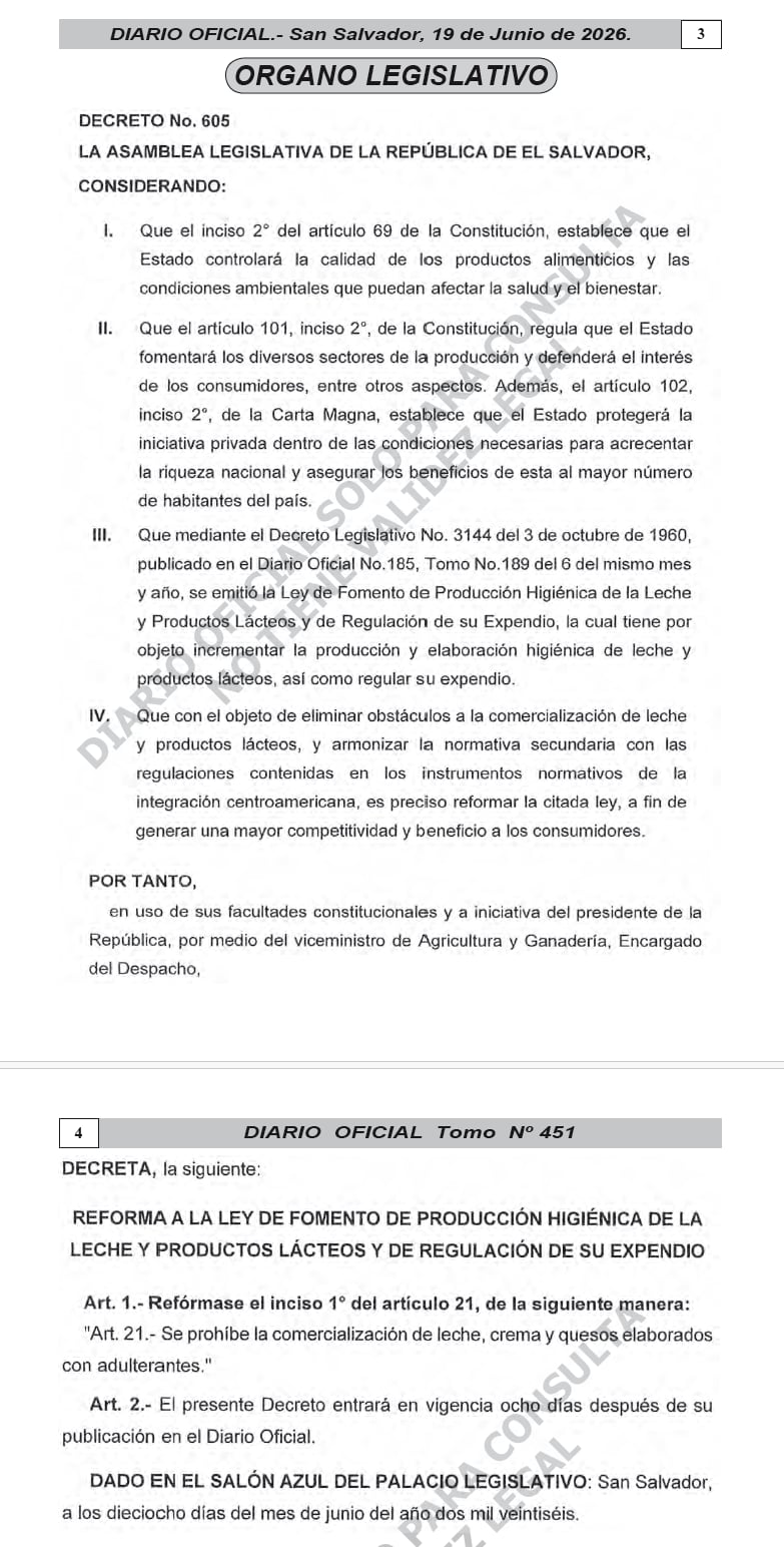 El Salvador habilita la venta de lácteos elaborados con leche en polvo reconstituida. Imagen muestra la oficialización del decreto legislativo a través de su publicación en el Diario Oficial.