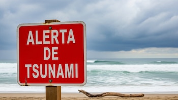 Alerta de tsunami en México tras sismo de 7.4 en Chiapas