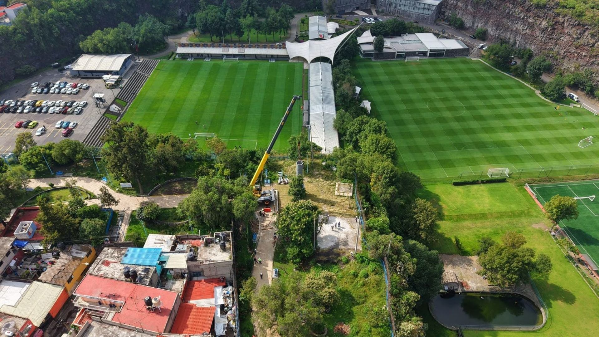 En medio de la Cantera de Pumas, empieza montaje de estructuras de la Línea 4 del Cablebús CDMX