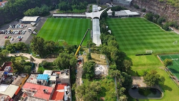 En medio de la Cantera de Pumas, empieza montaje de estructuras de la Línea 4 del Cablebús CDMX