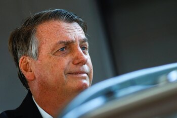 Jair Bolsonaro sale de su