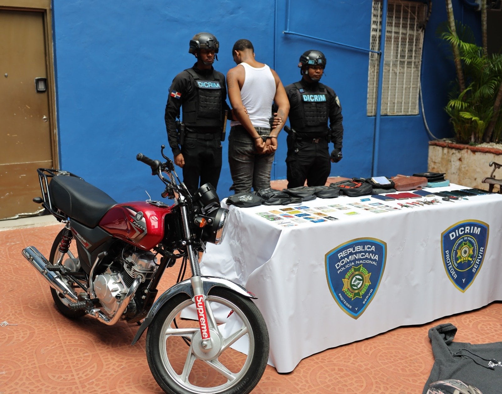 La Policía Nacional de República Dominicana detuvo a Justin Esteban Peguero, alias “Polote”, por su presunta participación en robos por arrebato en la vía pública./ (Redes Diego Pesqueira)