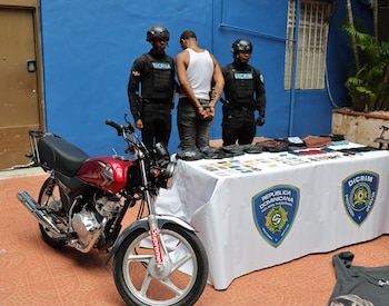La Policía Nacional de República Dominicana detuvo a Justin Esteban Peguero, alias “Polote”, por su presunta participación en robos por arrebato en la vía pública./ (Redes Diego Pesqueira)