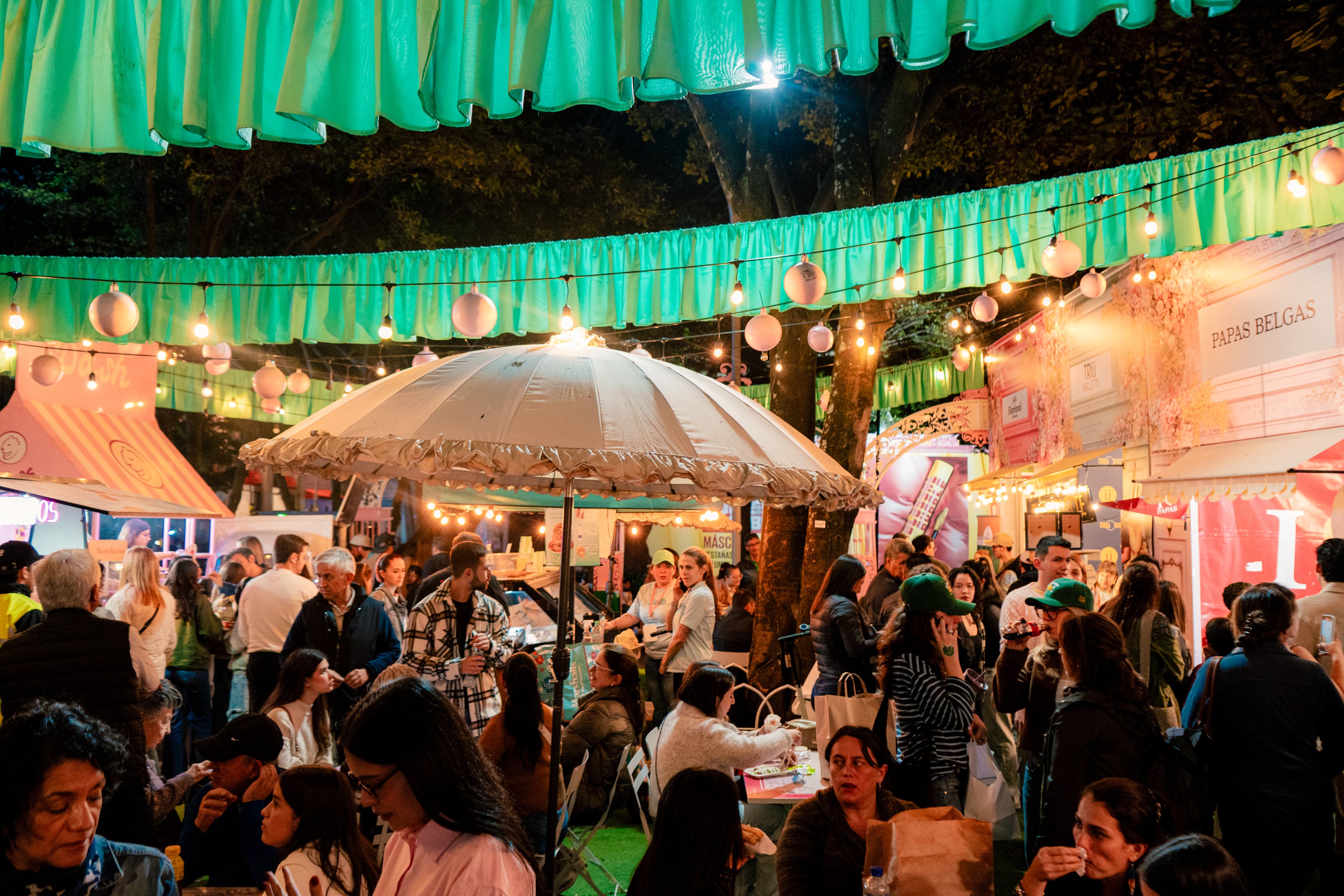 La cifra de 320.000 visitantes proyectados surge como referencia de la edición anterior de la feria. La Spring Edition, realizada entre abril y mayo de este año, recibió más de 300.000 personas.