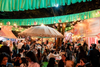 La cifra de 320.000 visitantes proyectados surge como referencia de la edición anterior de la feria. La Spring Edition, realizada entre abril y mayo de este año, recibió más de 300.000 personas.
