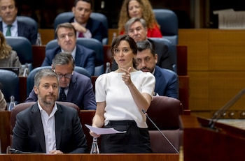 La presidenta de la Comunidad de Madrid, Isabel Díaz Ayuso, durante el Pleno de la Asamblea de Madrid, a 9 de abril de 2026, en Madrid (España).