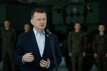 El ministro de Defensa de