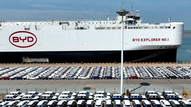 Un barco chino llegará este domingo al puerto de Zárate con más de 5.000 autos a bordo para el mercado argentino. vía REUTERS