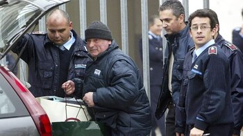 Graziano Mesina siendo trasladado a