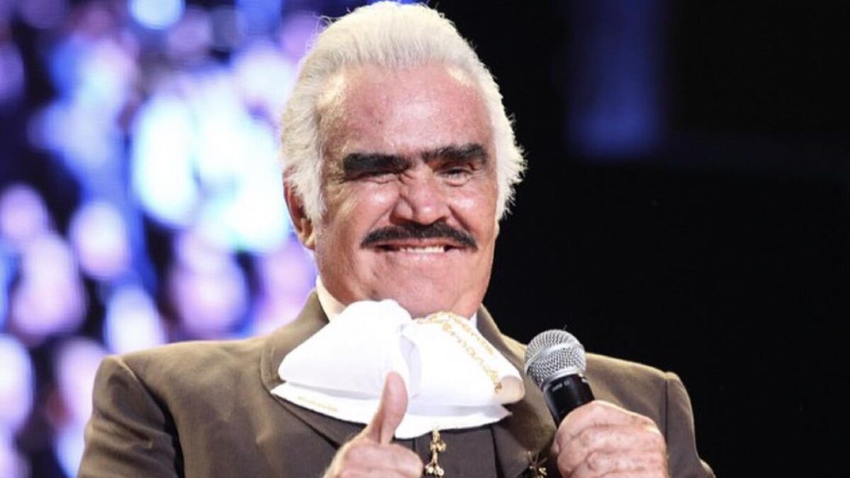 Vicente Fernández salió de terapia intensiva pero continuará hospitalizado - Infobae