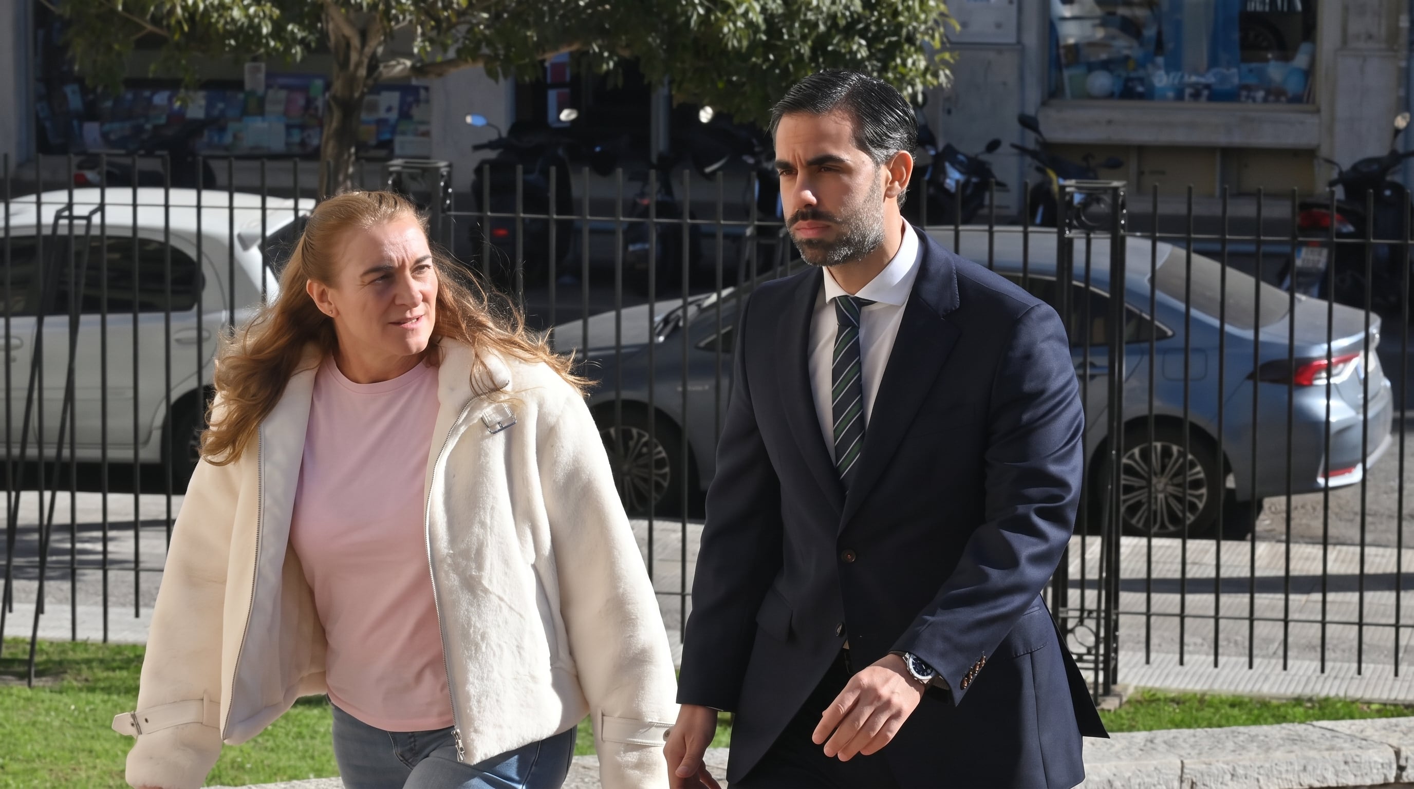 Esta es Natalia Foresio junto a su abogado Miguel Molina