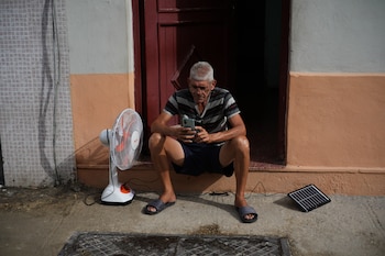 Cuba enfrenta una crisis energética que ha provocado apagones prolongados en distintas regiones del país. (AP foto/Ramón Espinosa)