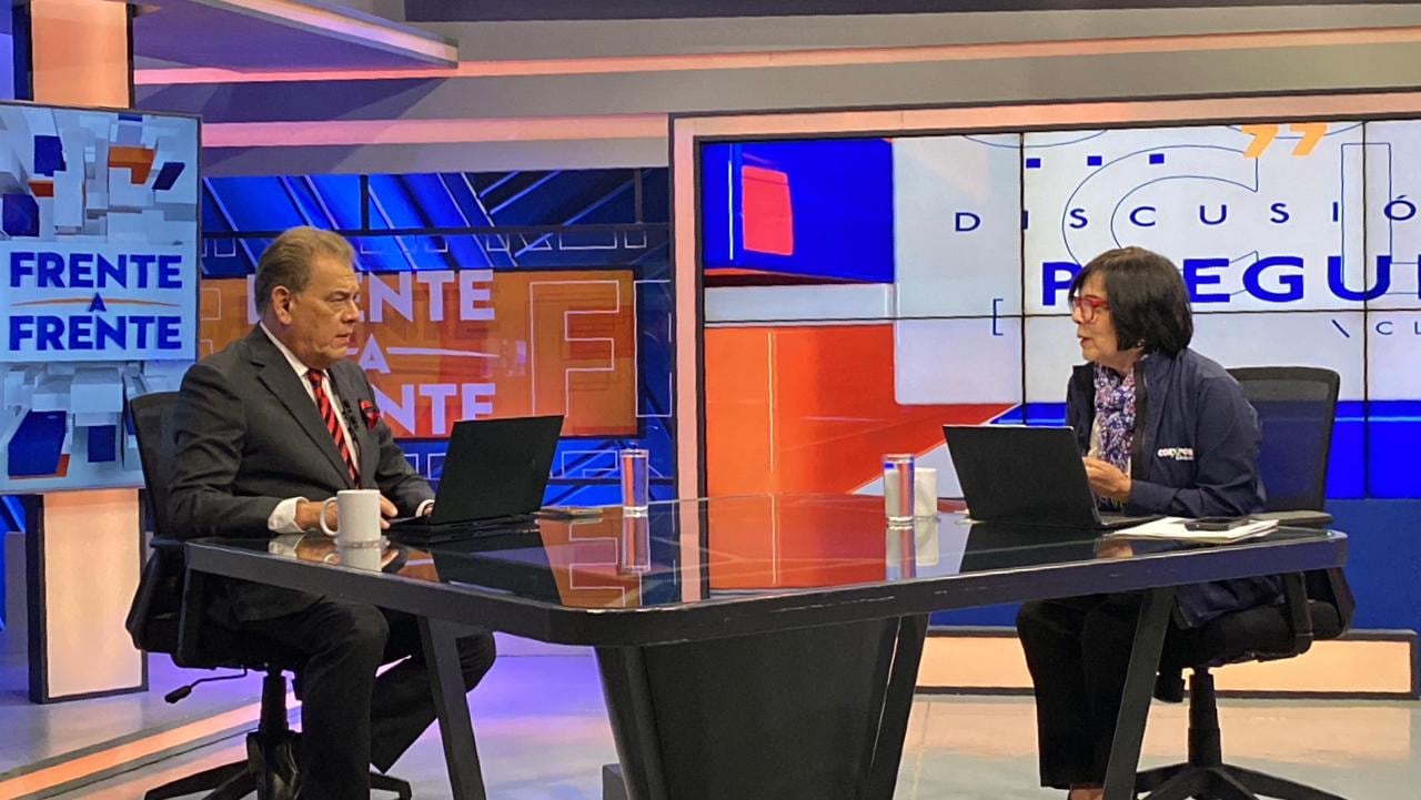 El sector exportador salvadoreño enfrenta doble efecto: aumento de costos en los fletes y retrasos logísticos por factores internacionales, asegura Silvia Cuéllar./ (Frente a Frente)