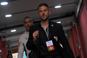 Para Micho, a River le