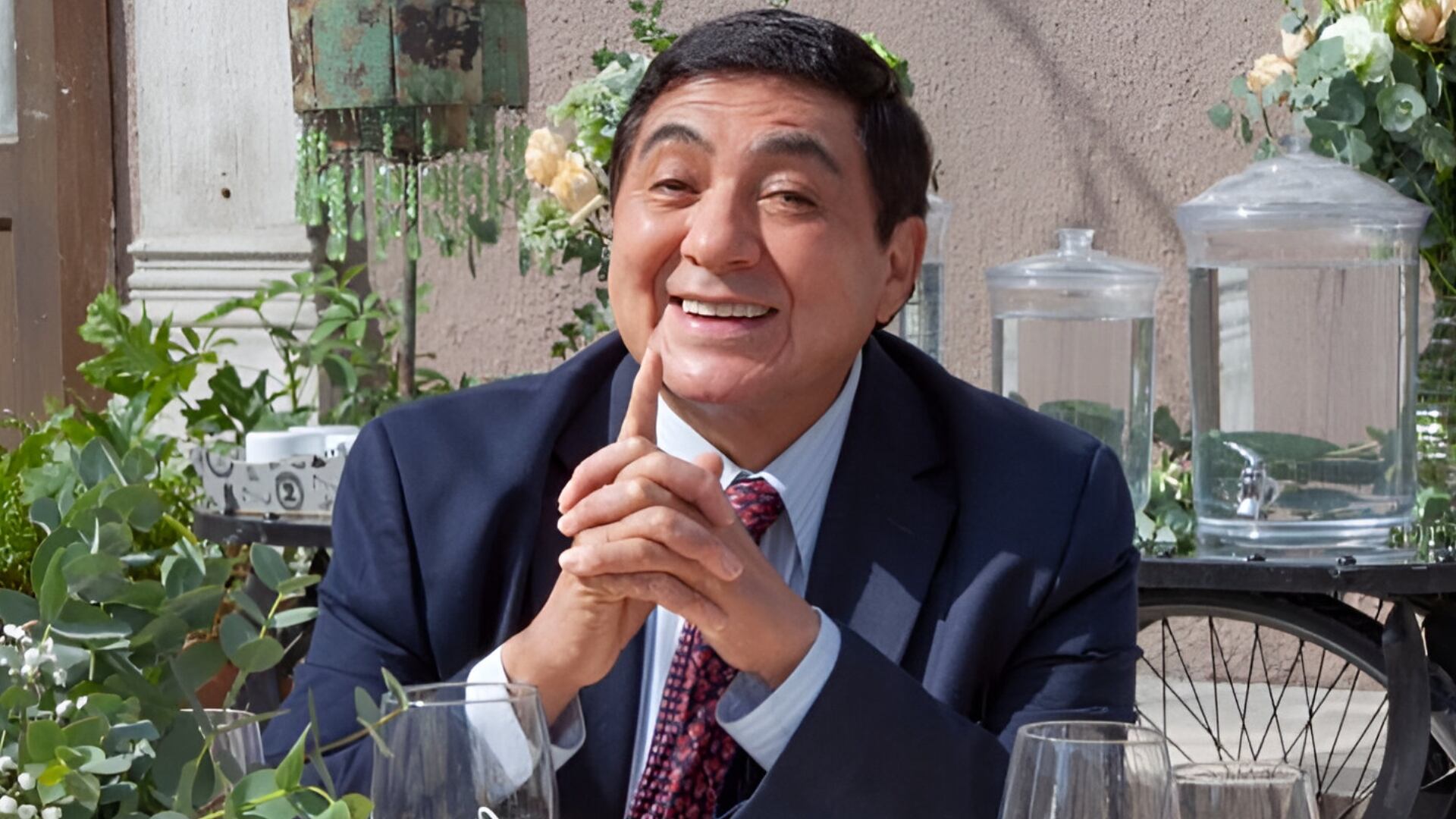 El comediante fue deportado en 2017 por trabajar utilizando una visa de turista. (@carlosbonavidesoficial)