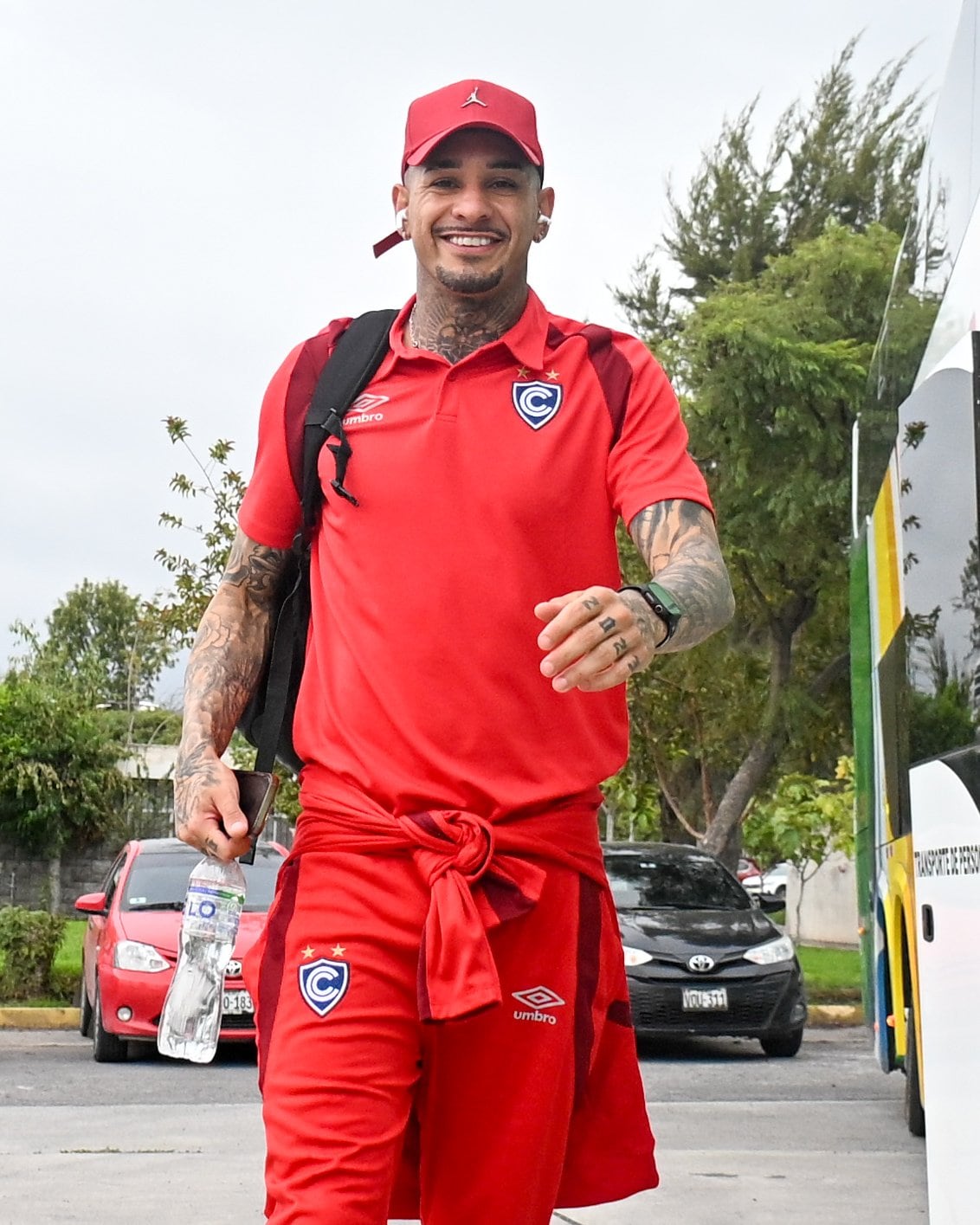 Jugadores de Cienciano llegando al estadio Monumental de la UNSA.