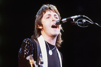 Paul McCartney ya había criticado a John Lennon con “Too Many People”. (Foto AP/Richard Drew, archivo)