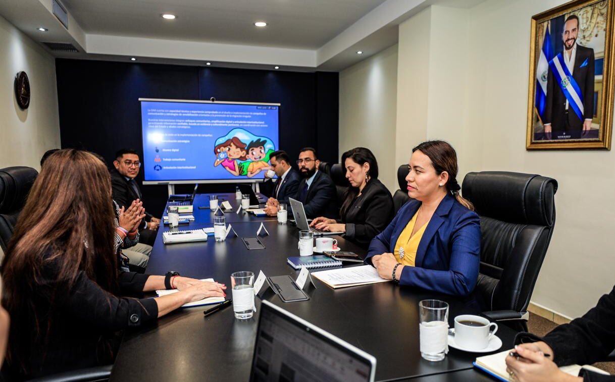 La viceministra Patricia Godinez informó sobre la participación de El Salvador en el Foro de Examen de la Migración Internacional de 2026, tras una reunión con Irene Vignini, ex jefa de misión a.i. de la OIM El Salvador./(Redes de Patricia Godinez)