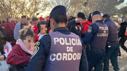 Detuvieron a 77 barras de River por llevar cuchillos, drogas y alcohol a partido contra Talleres