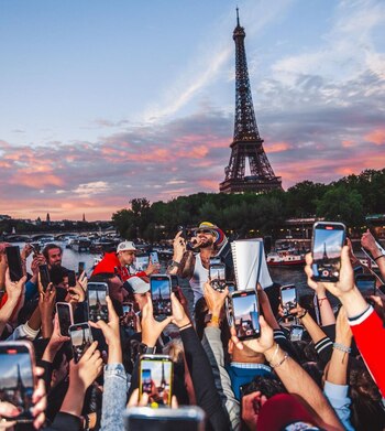 Maluma pudo compartir un instante