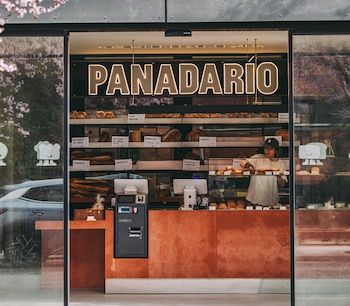 Entrada del nuevo local de Panadarío en Legazpi (Cedida)