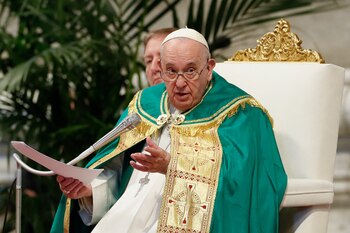 El Papa Francisco dirige una