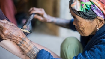 Whang-od utiliza espinas de calamansi