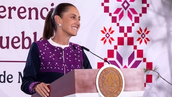 Sheinbaum minimiza que trabajadores de programas del Gobierno no tengan seguridad social, pero analiza ofrecer prestación