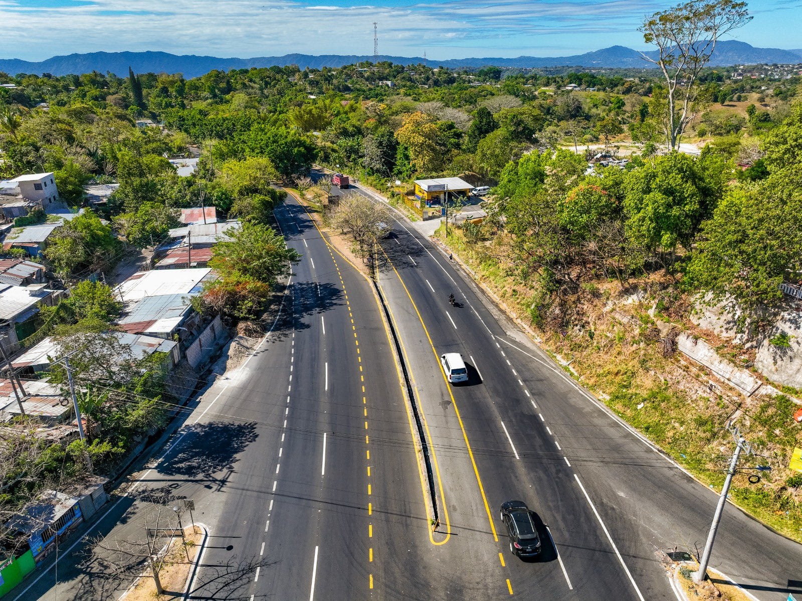 La carretera Panamericana fue renovada recientemente en el tramo donde los atletas realizarán otra parte del triatlón en El Salvador. (Foto: FOVIAL)