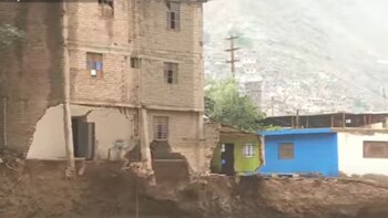 Casa de tres pisos se